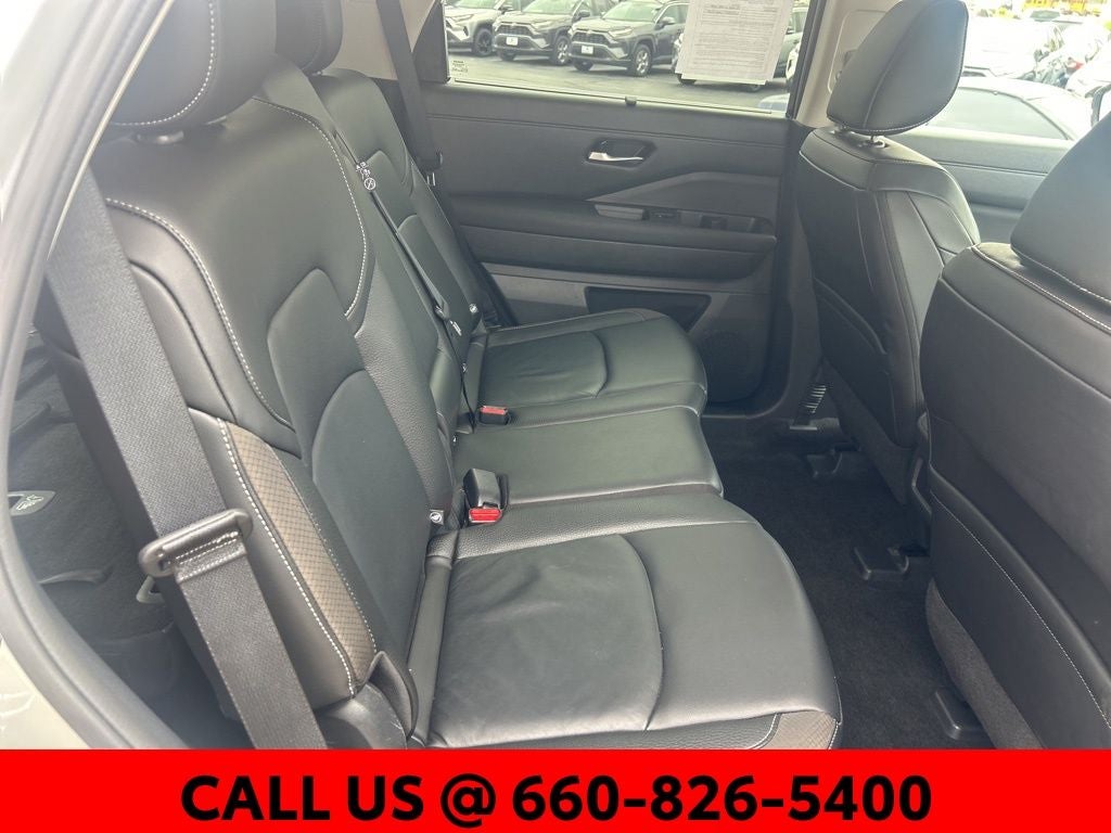 2025 Nissan Pathfinder SL