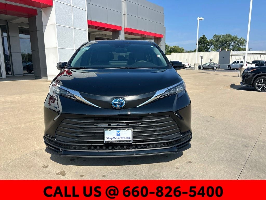 2025 Toyota Sienna LE 8 Passenger
