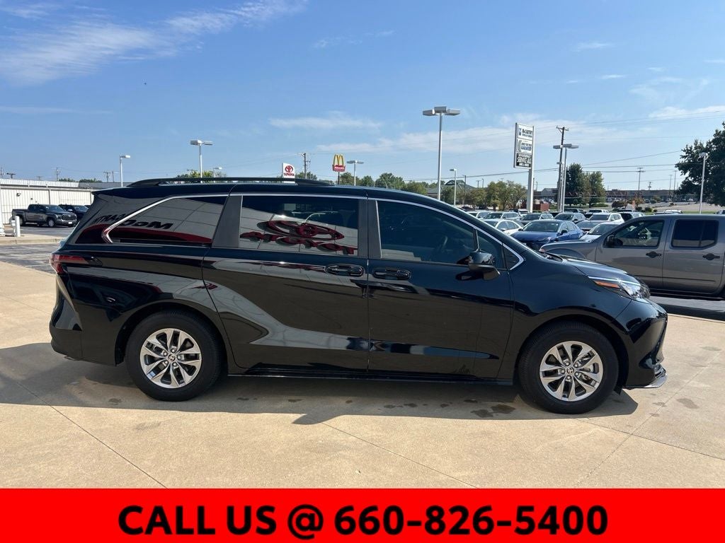 2025 Toyota Sienna LE 8 Passenger