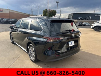 2023 Toyota Sienna XLE 8 Passenger