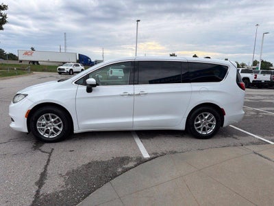 2022 Chrysler Voyager LX