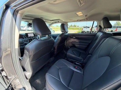 2025 Toyota Highlander XLE