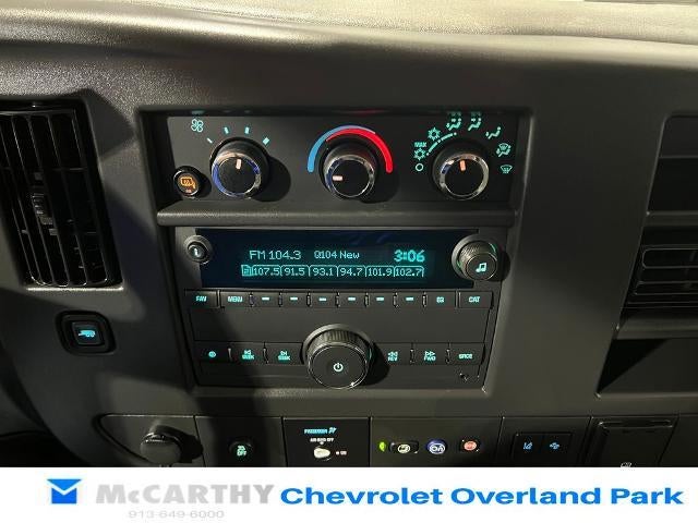 2025 Chevrolet Express Passenger 1LT