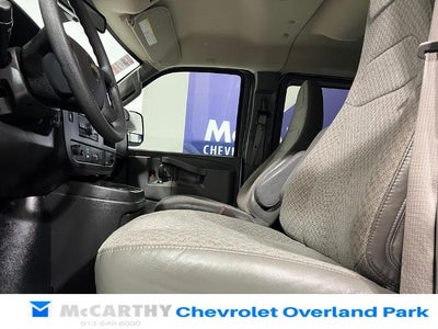 2025 Chevrolet Express Passenger 1LT