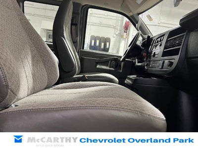 2025 Chevrolet Express Passenger 1LT