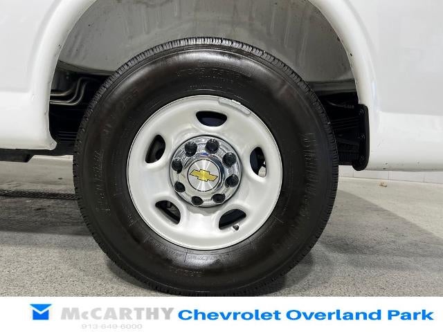 2025 Chevrolet Express Passenger 1LT