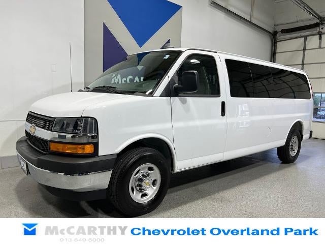 2025 Chevrolet Express Passenger 1LT