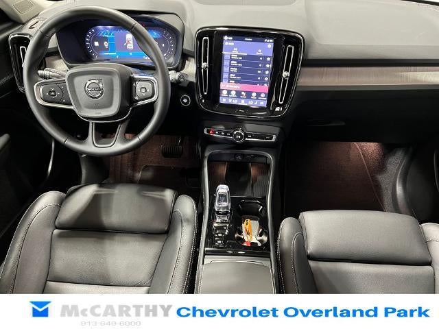 2025 Volvo XC40 Plus Bright Theme