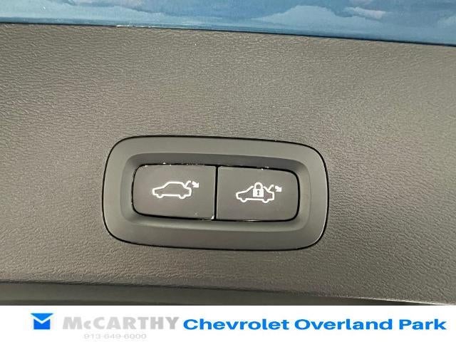 2025 Volvo XC40 Plus Bright Theme