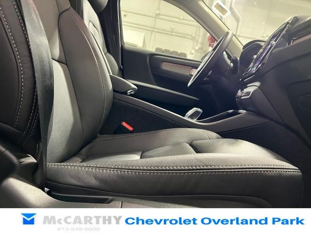 2025 Volvo XC40 Plus Bright Theme