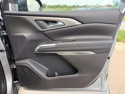 2027 Chevrolet Traverse LT w/2LT