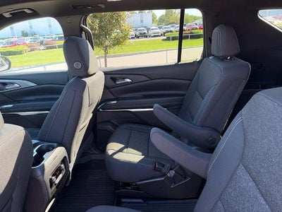 2027 Chevrolet Traverse LT w/2LT