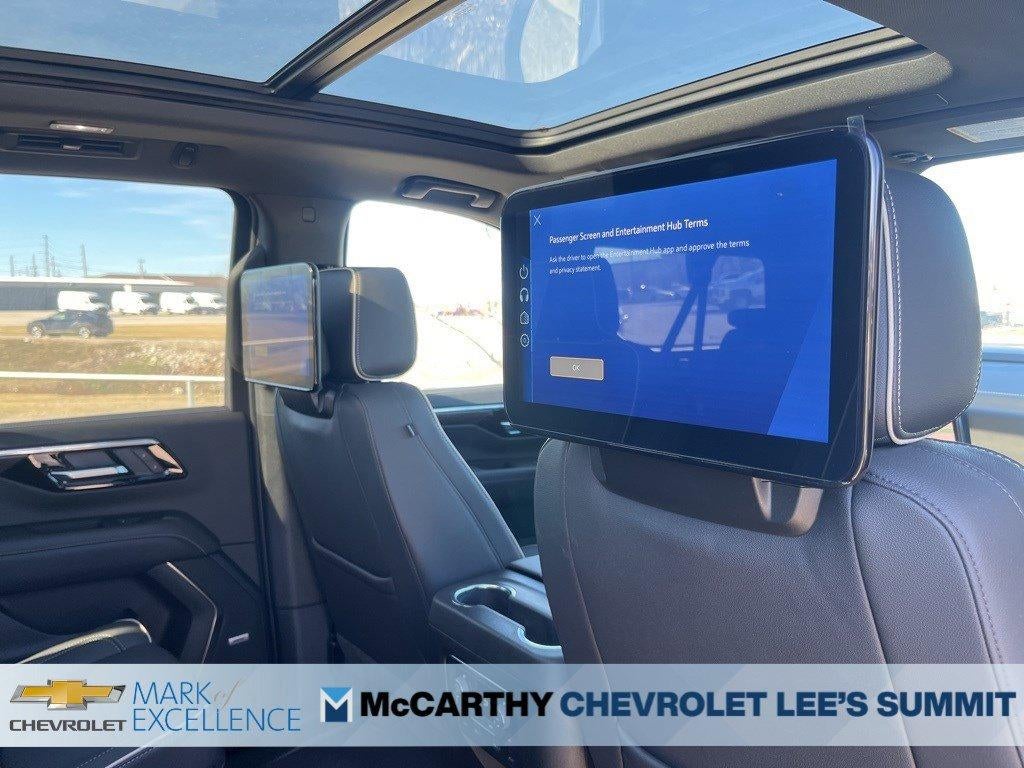 2025 Chevrolet Suburban 4WD Premier