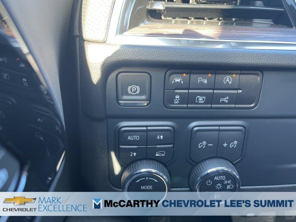 2025 Chevrolet Suburban 4WD Premier