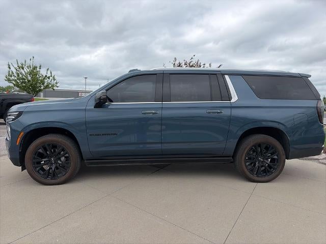 2025 Chevrolet Suburban 4WD Premier