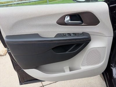 2017 Chrysler Pacifica Touring-L