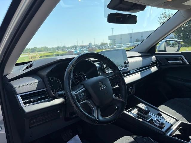 2024 Mitsubishi Outlander SE