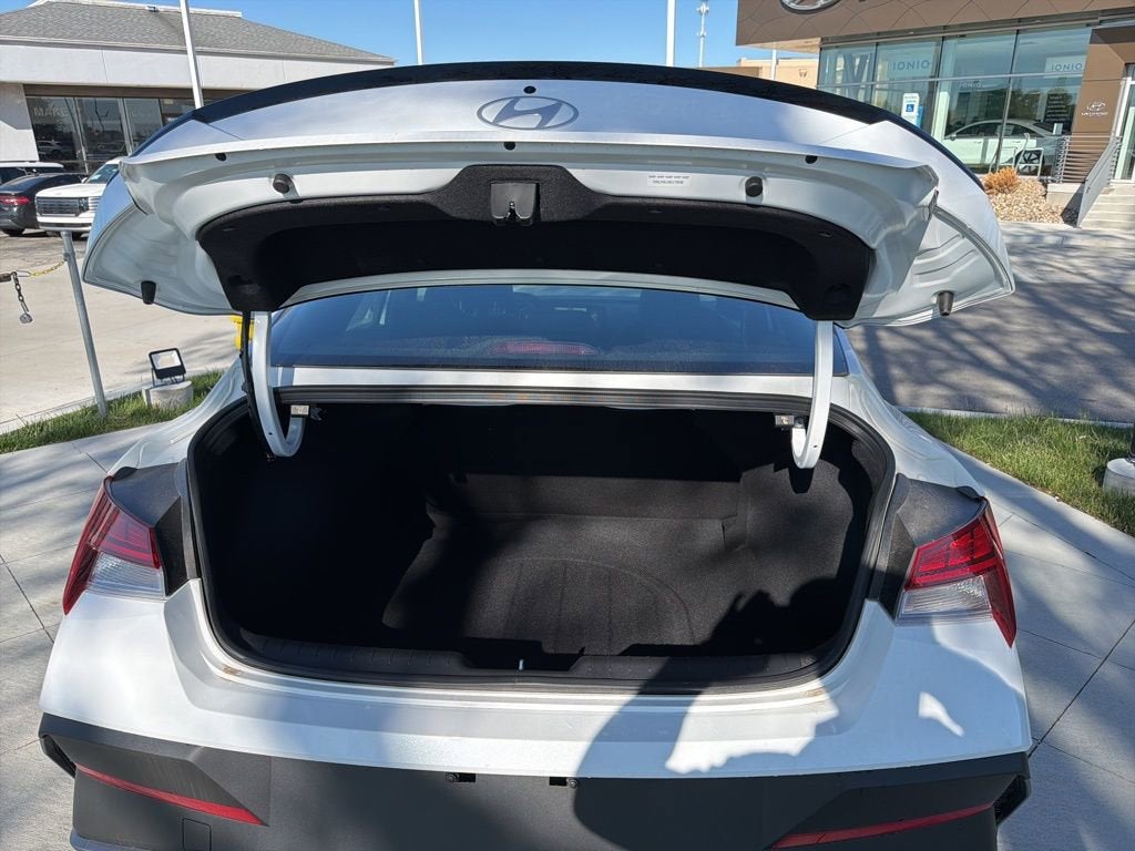 2025 Hyundai Elantra Hybrid SEL Sport