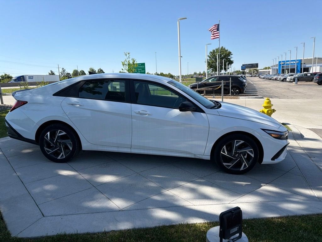 2025 Hyundai Elantra Hybrid SEL Sport