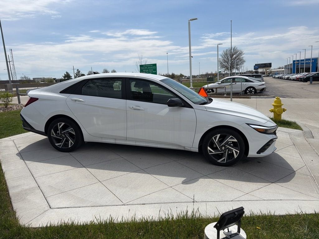 2025 Hyundai Elantra Hybrid SEL Sport