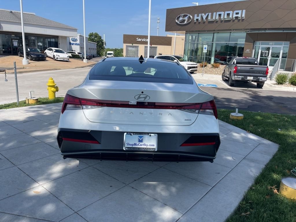 2025 Hyundai Elantra Hybrid Limited