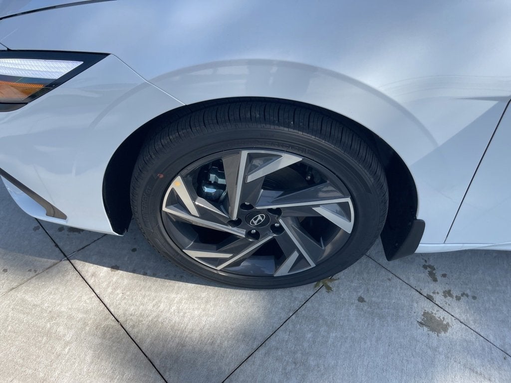 2025 Hyundai Elantra Hybrid Limited