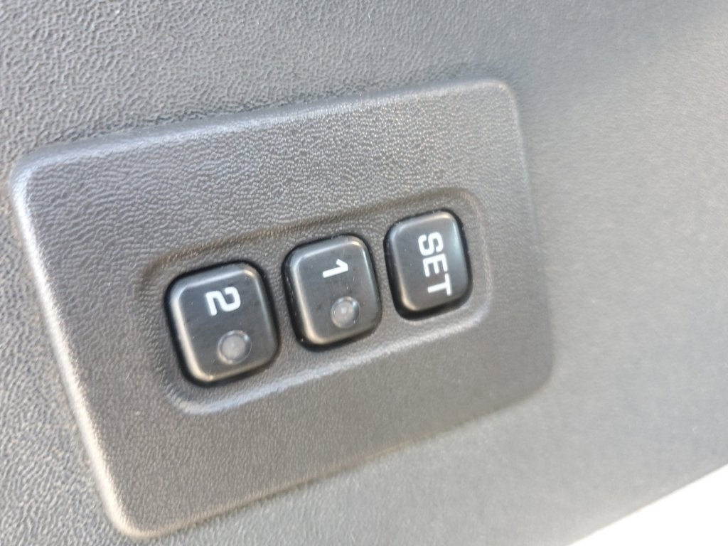 2004 Nissan Titan LE