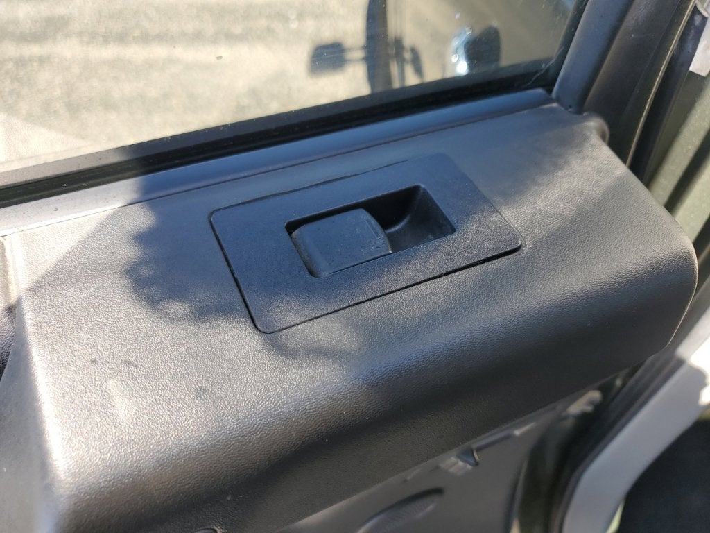 2004 Nissan Titan LE
