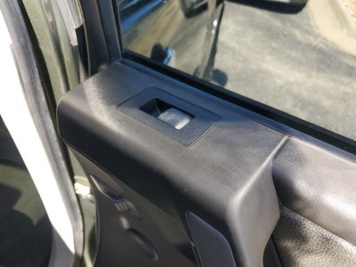 2004 Nissan Titan LE