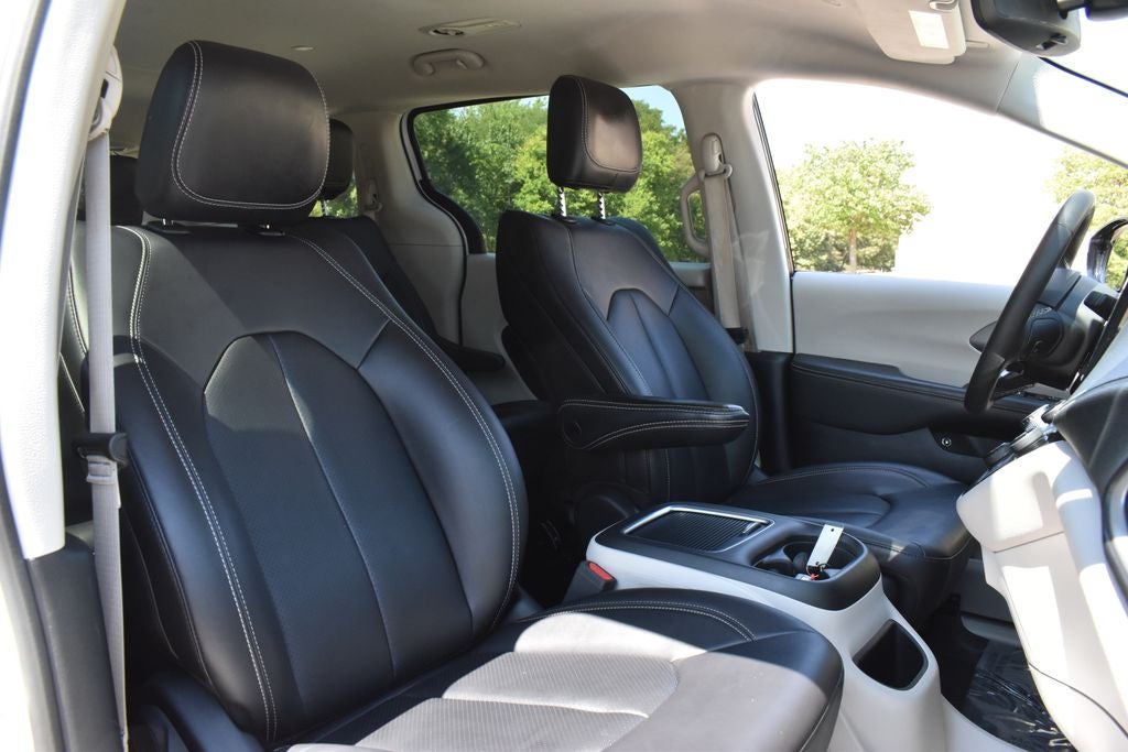 2024 Chrysler Pacifica Hybrid Select